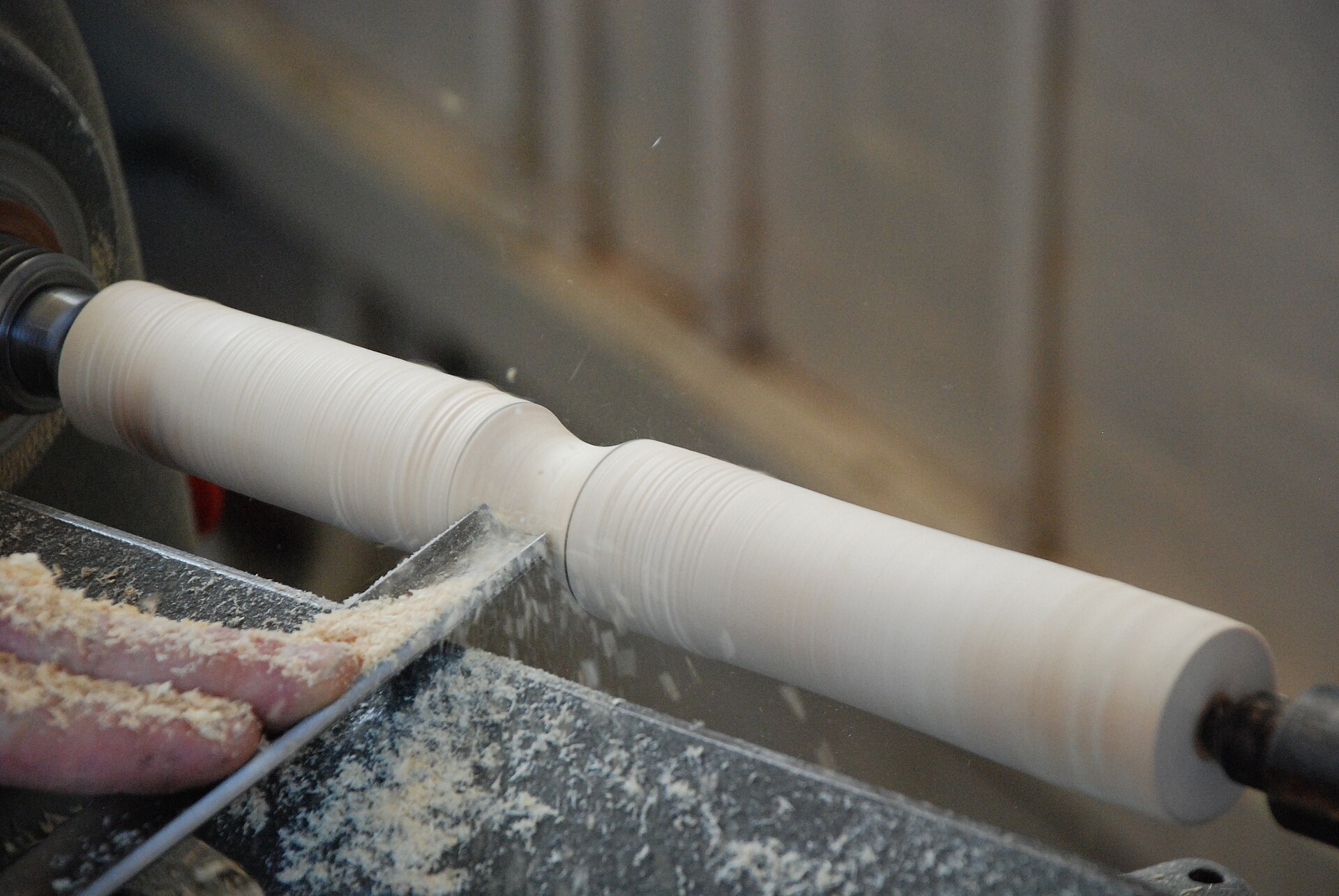 Mounting a wooden blank between centers on a lathe